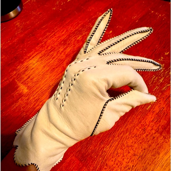 Native Deerskin Accessories - Native Deerskin Vintage Ladies Gloves size 6.5 small